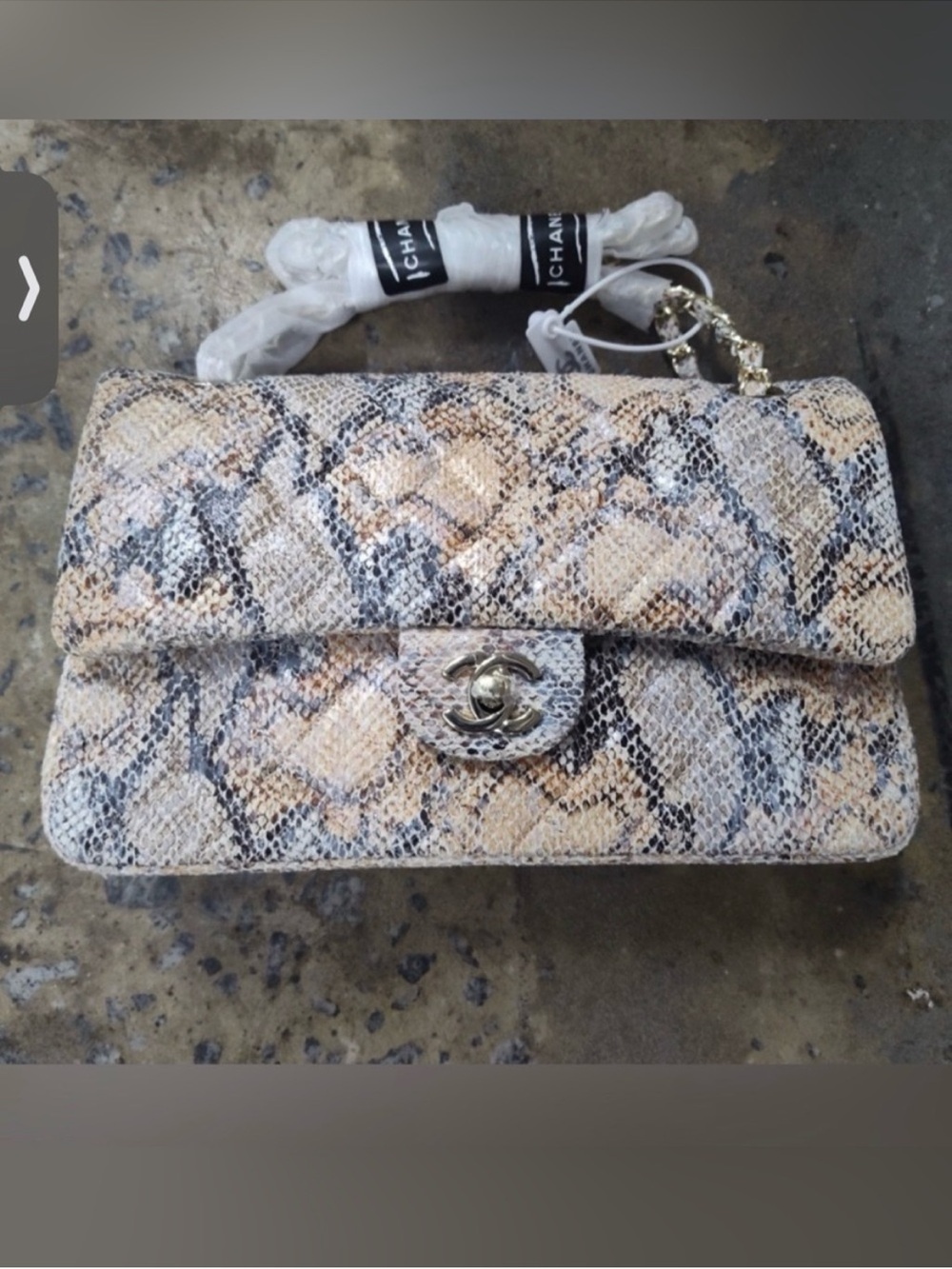 Snakeskin-Effect Quilted Shoulder Bag in Beige and Cream